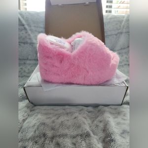 Y.R.U fluffy Chunky Slides